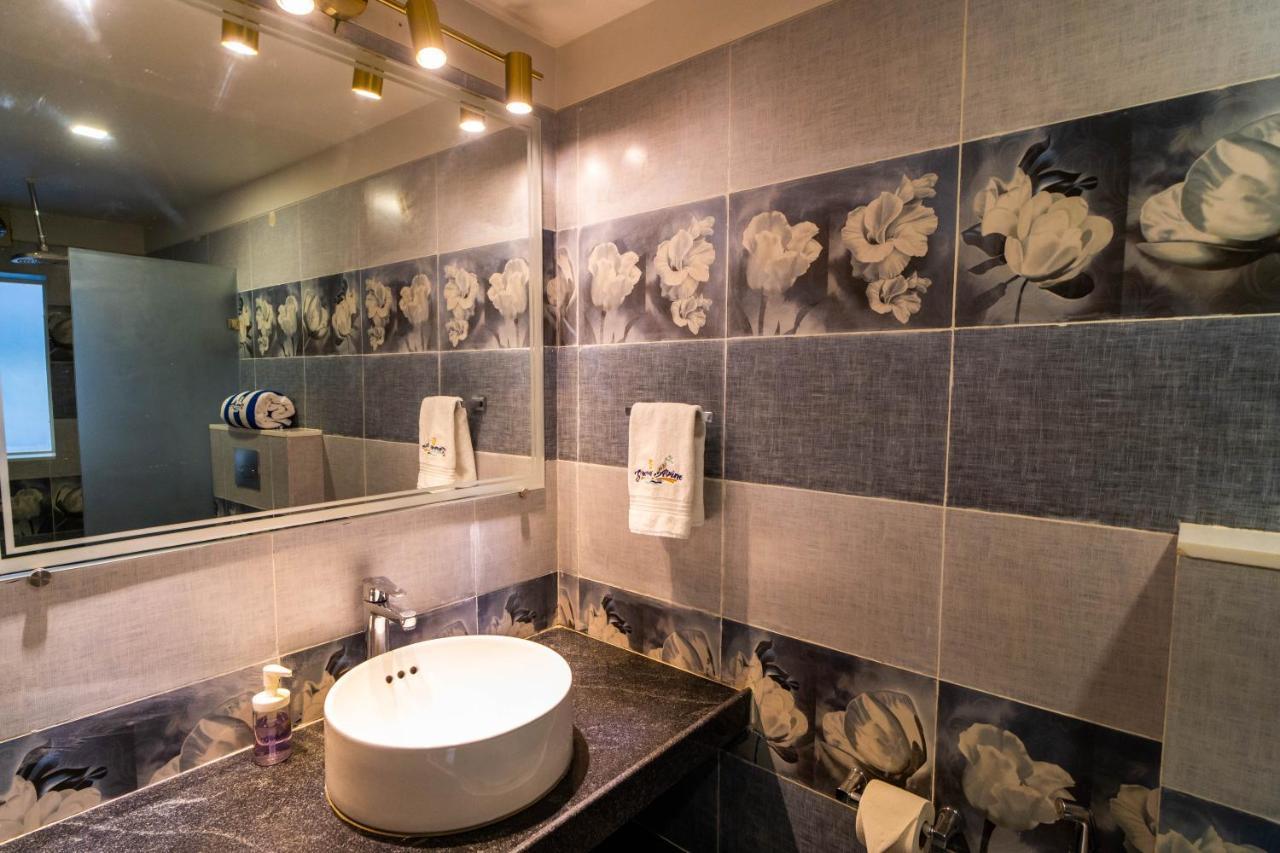 Grande Alpine Hotel Vagator Ngoại thất bức ảnh