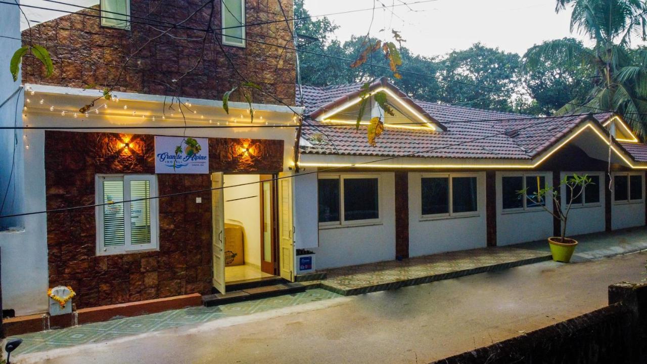 Grande Alpine Hotel Vagator Ngoại thất bức ảnh